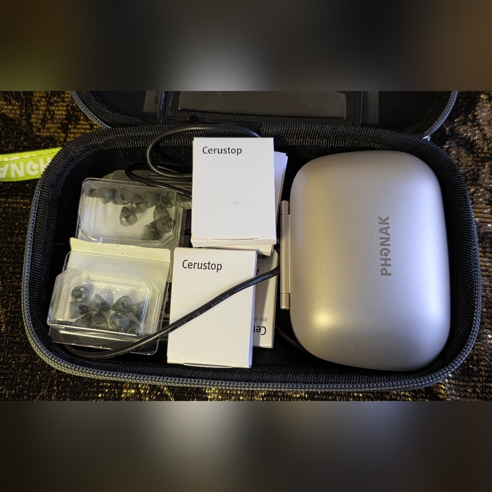 Phonak B-R Hearing Aid Set with Accessories